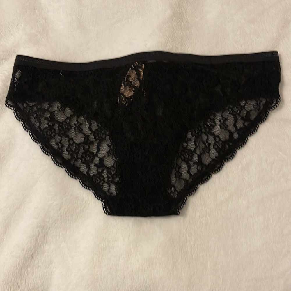 NEW VS Hip-hugger lace panties; 2 count - Picture 3 of 7